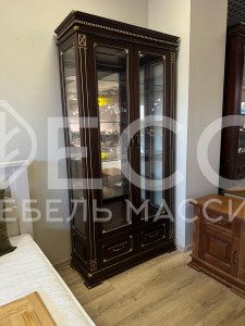Распродажа экспозиций с магазина! Шкаф - Сервант Верди - 313 из массива Бука, оттенок грецкий орех 3 + патина золото