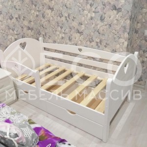Кровать Мила из массива дерева